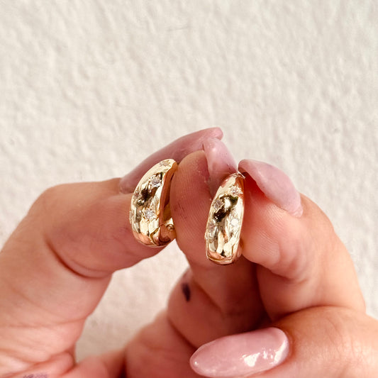 Hoops leggermente Ovalizzato con punti luce - by Samyijoux